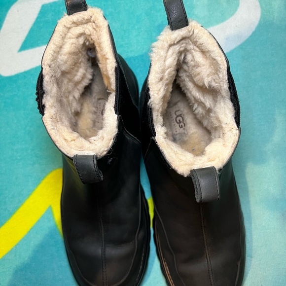 UGG Australia Sz-9 Women’s Leather Shearling  5459 Chelsea Boots Pre-owned. - Picture 4 of 6